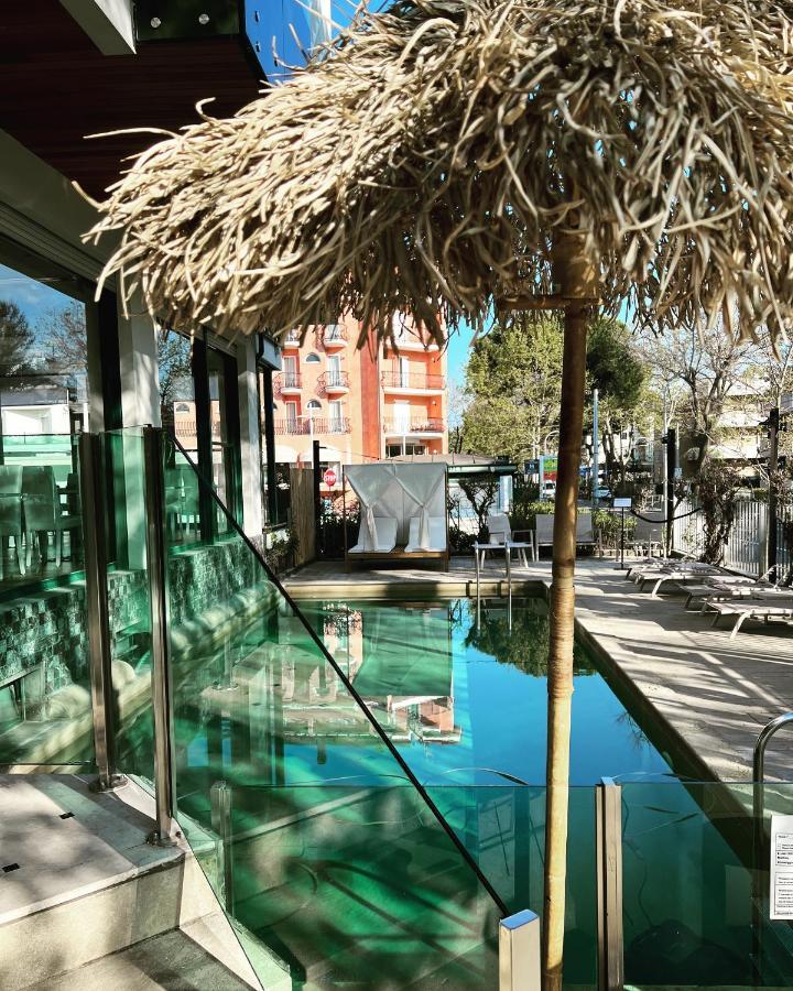 Hotel Montecarlo - Vista Mare Con Piscina & Area Fitness Riccione Exterior foto