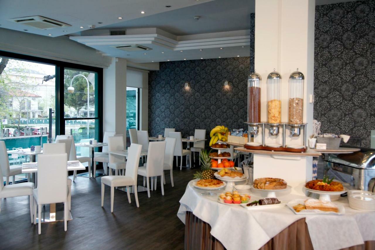 Hotel Montecarlo - Vista Mare Con Piscina & Area Fitness Riccione Exterior foto